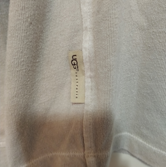 💙UGG Open Back Shirt (med only)💙 - Picture 6 of 11